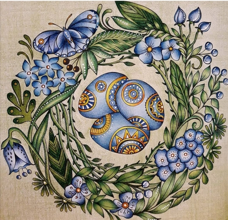 Красивий великодній вінок з блакитними яйцями та квітами